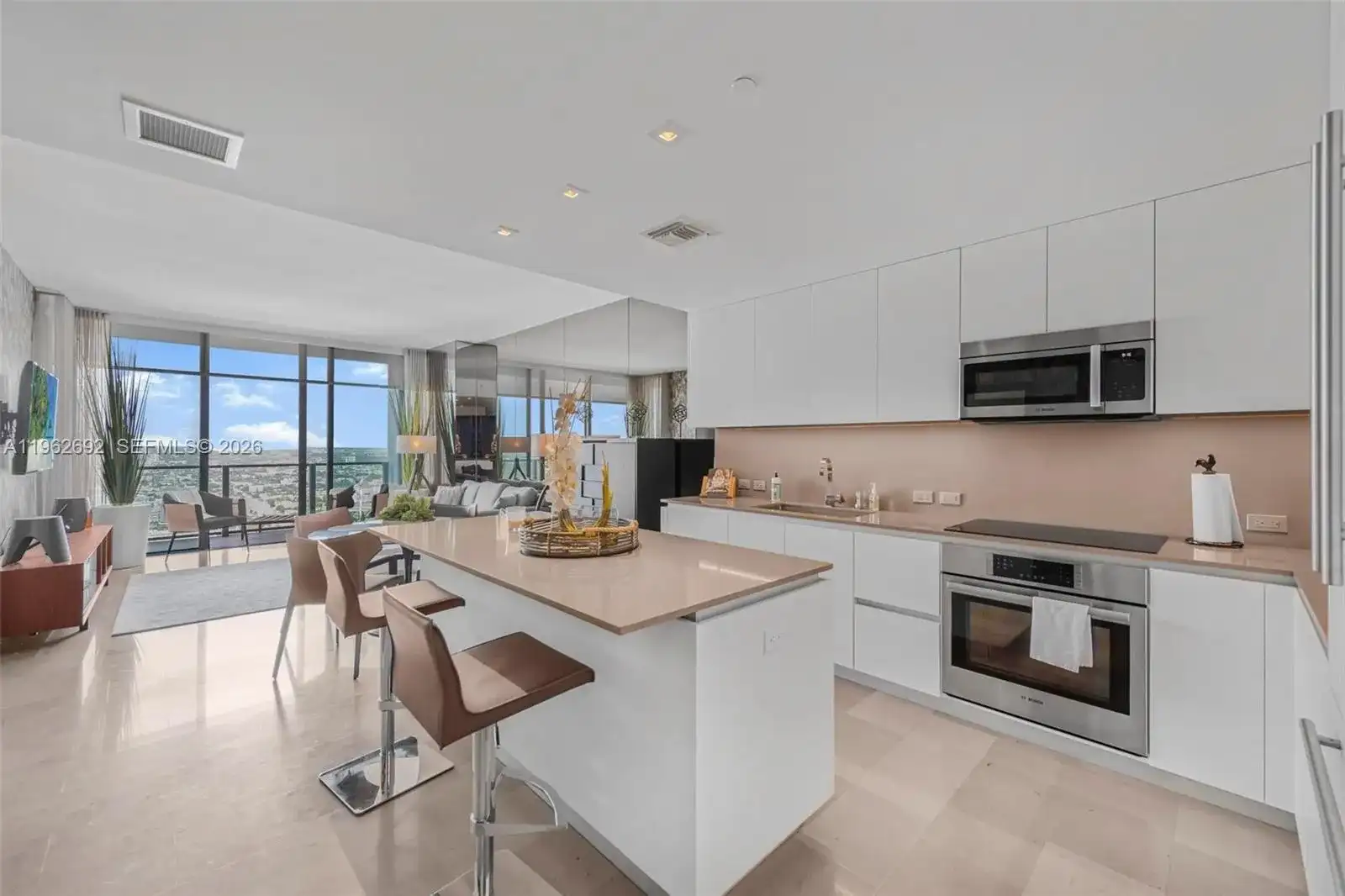 88 SW 7th St # 3806, Miami FL 33130