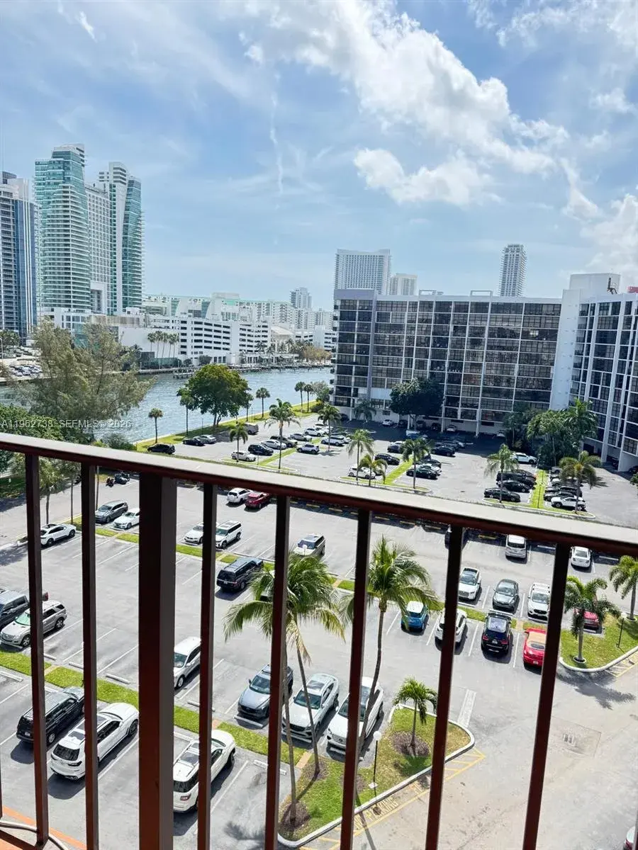 800 Parkview Dr # 912, Hallandale Beach FL 33009