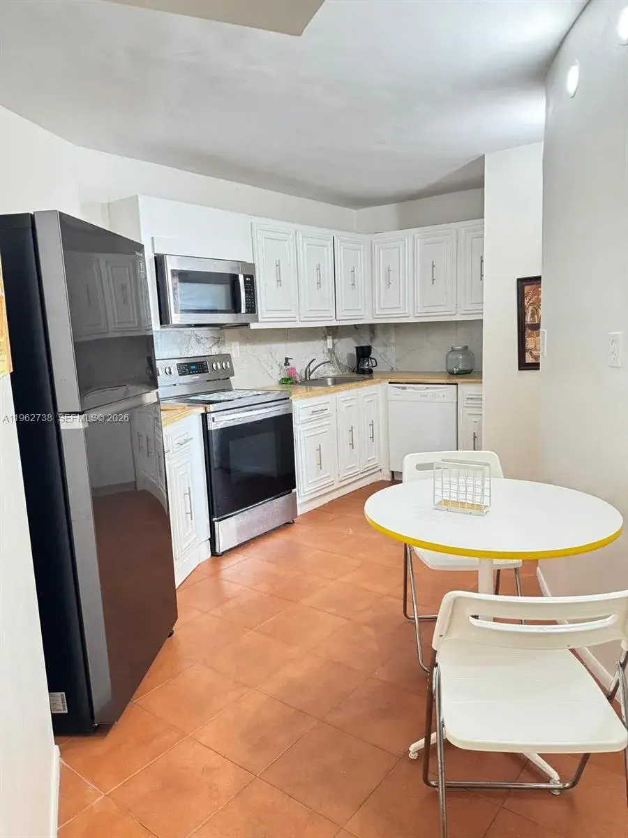 800 Parkview Dr # 912, Hallandale Beach FL 33009