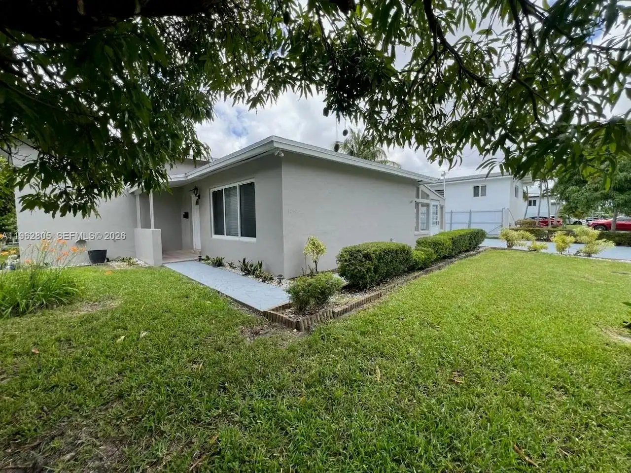 1260 NE 200th Ter, Miami FL 33179