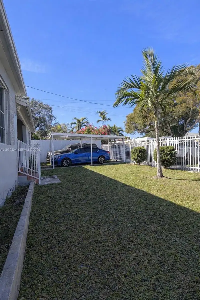 2460 NW 33rd St, Miami FL 33142 photo 2