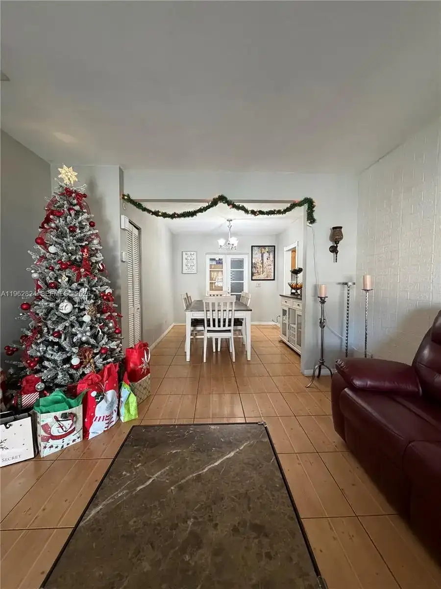 2460 NW 33rd St, Miami FL 33142 photo 5
