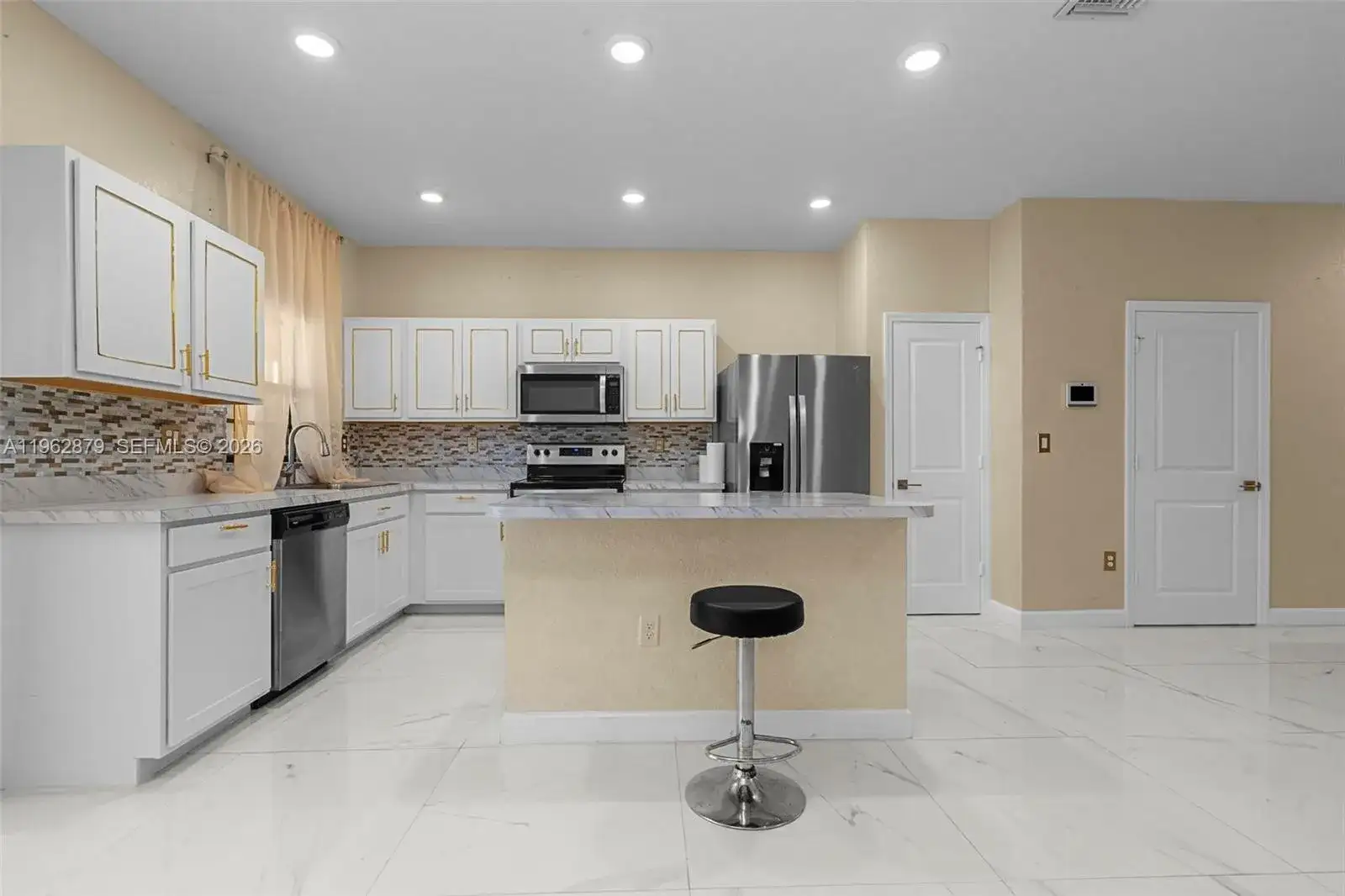 1130 SW 6th Ct, Homestead FL 33034 photo 4