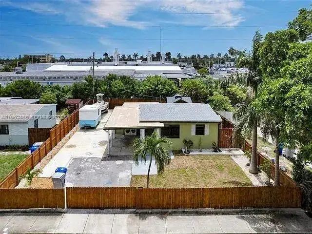 2730 NE 16th Ave, Pompano Beach FL 33064 photo 2