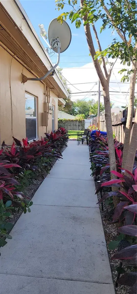 1025 NW 3rd Ave # 1, Fort Lauderdale FL 33311