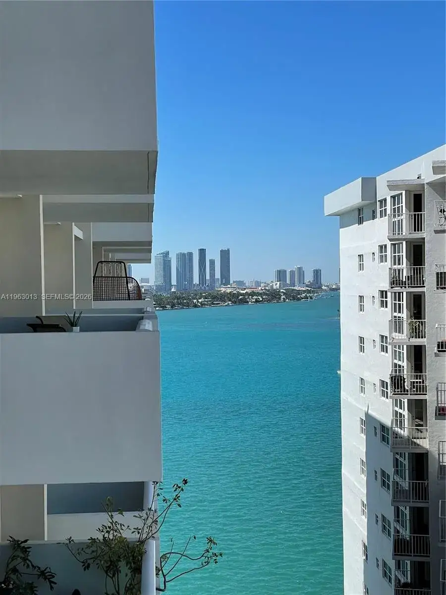 1 bedroom 1 bath Residential for sale at 1200 West Ave # 1418, Miami Beach FL 33139