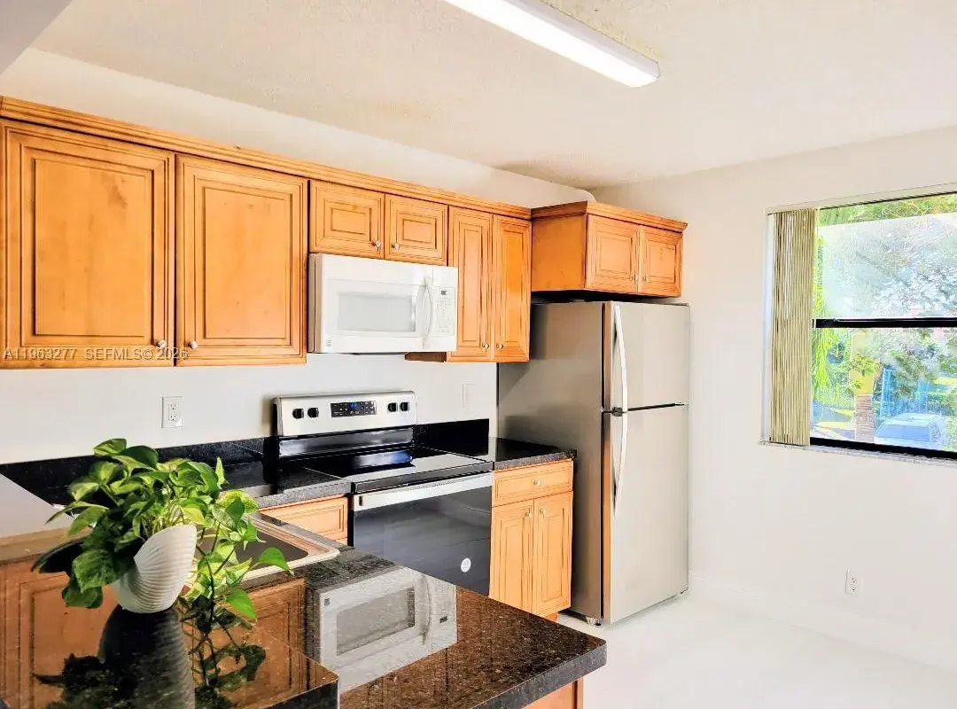 5701 Riverside Dr, Coral Springs FL 33067