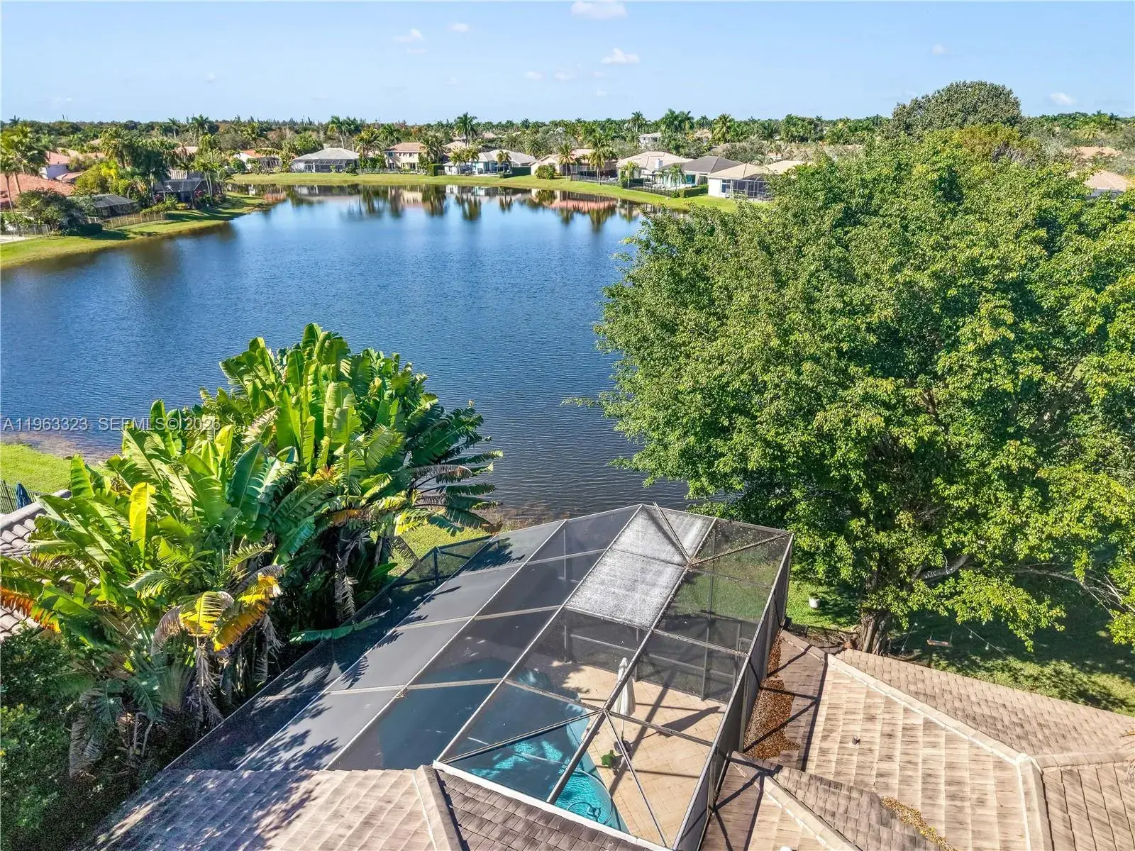 2633 Oakbrook Dr, Weston FL 33332