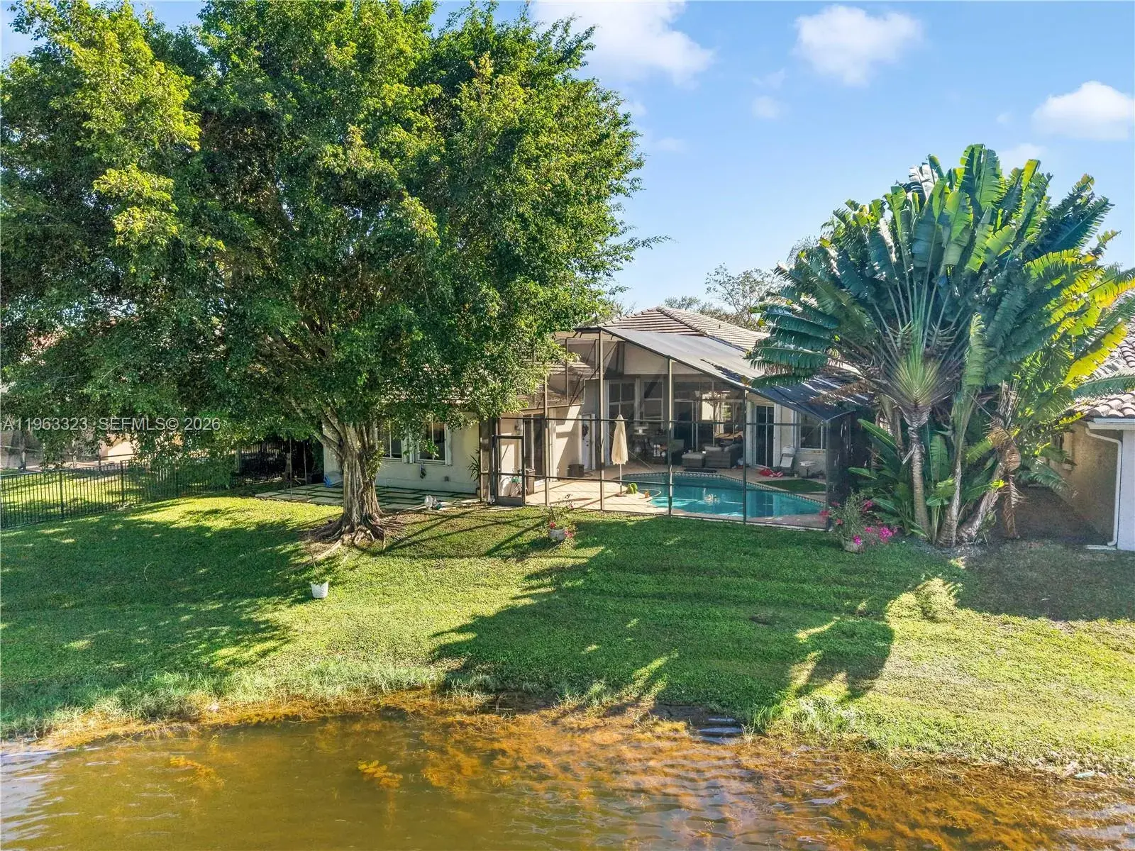 2633 Oakbrook Dr, Weston FL 33332