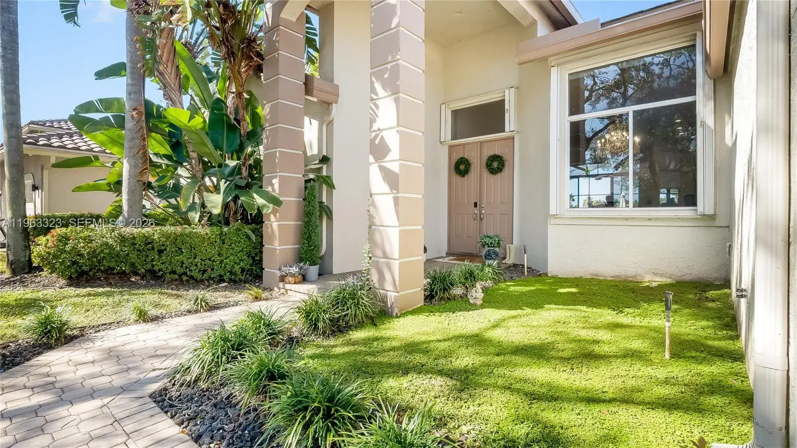 2633 Oakbrook Dr, Weston FL 33332