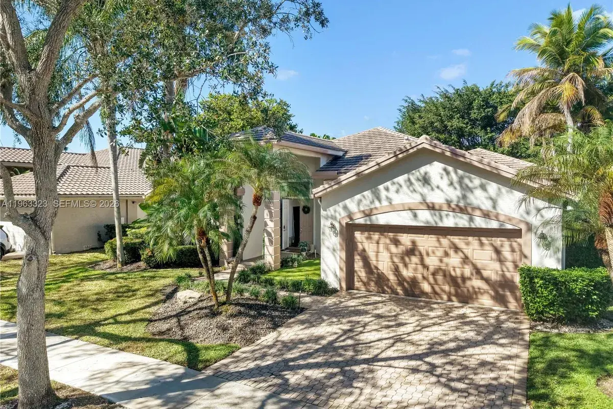 2633 Oakbrook Dr, Weston FL 33332