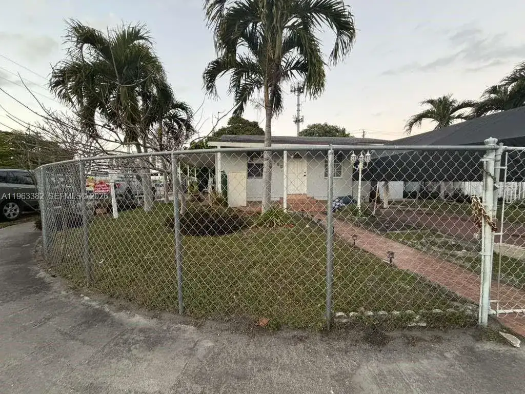 501 SE 1st St, Hialeah FL 33010 photo 2