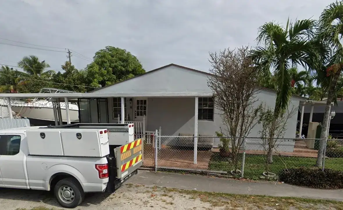 501 SE 1st St, Hialeah FL 33010 photo 3