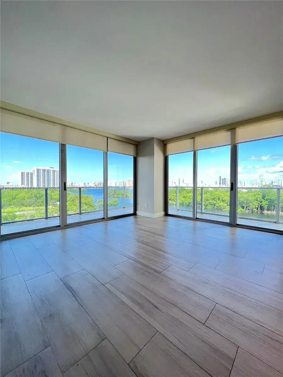 16385 Biscayne Blvd # 607, North Miami Beach FL 33160 photo 3