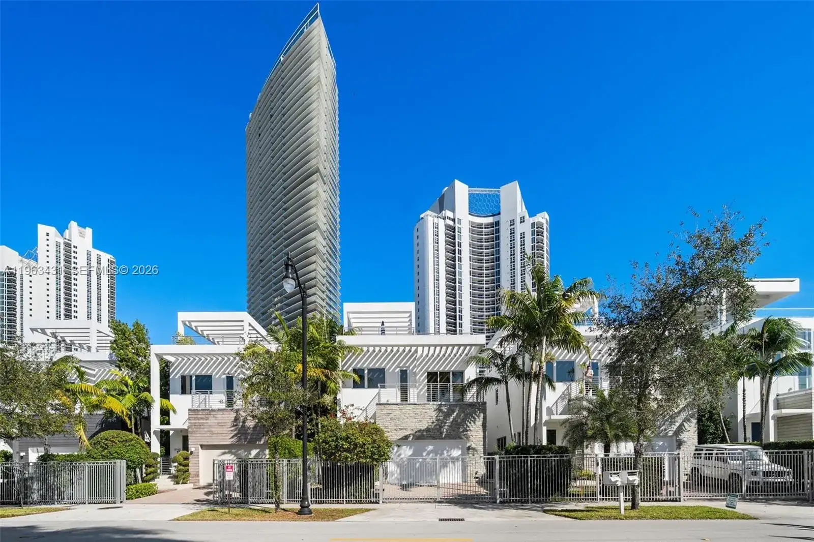 18935 Atlantic Blvd, Sunny Isles Beach FL 33160 photo 2