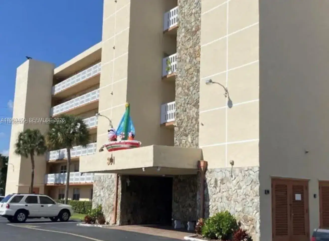 301 SE 3rd St # 307, Dania Beach FL 33004