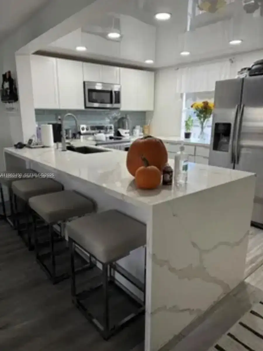301 SE 3rd St # 307, Dania Beach FL 33004 photo 2
