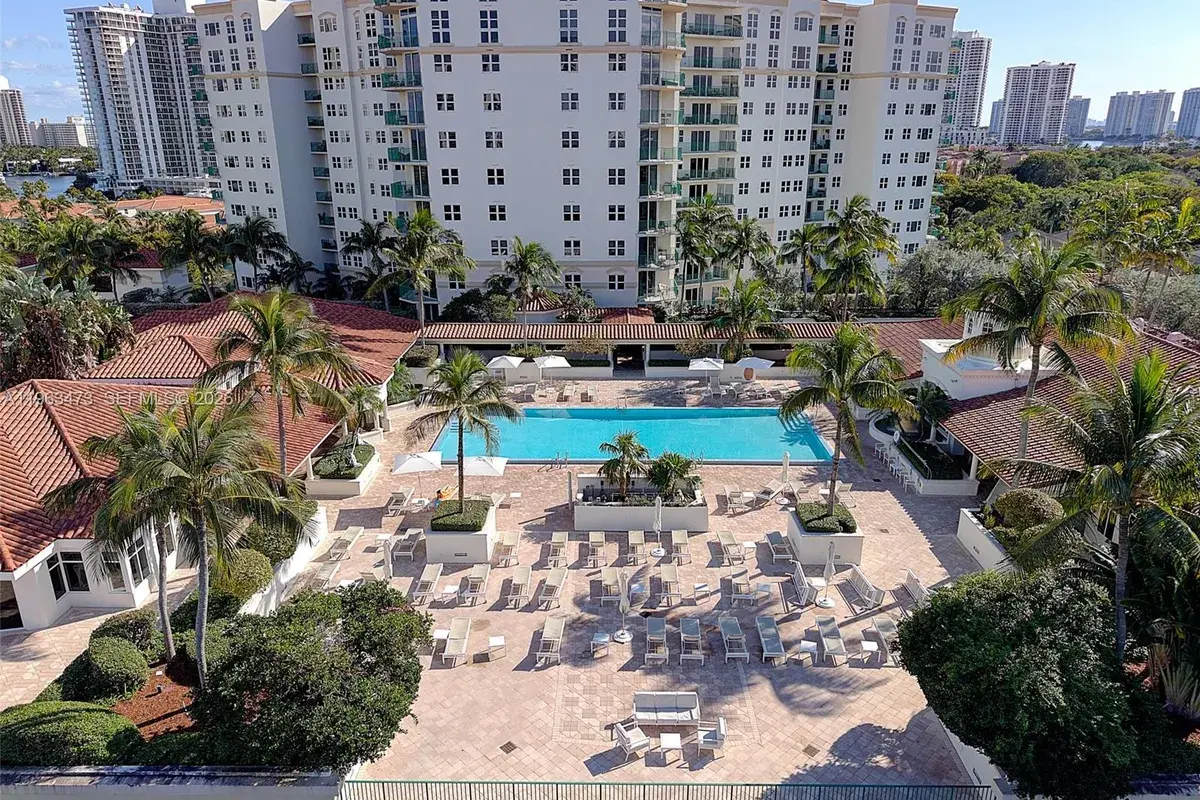 20000 E Country Club Dr # 716, Aventura FL 33180