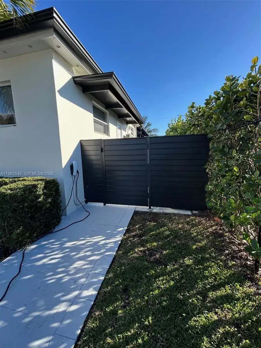8000 SW 19th St, Miami FL 33155 photo 2