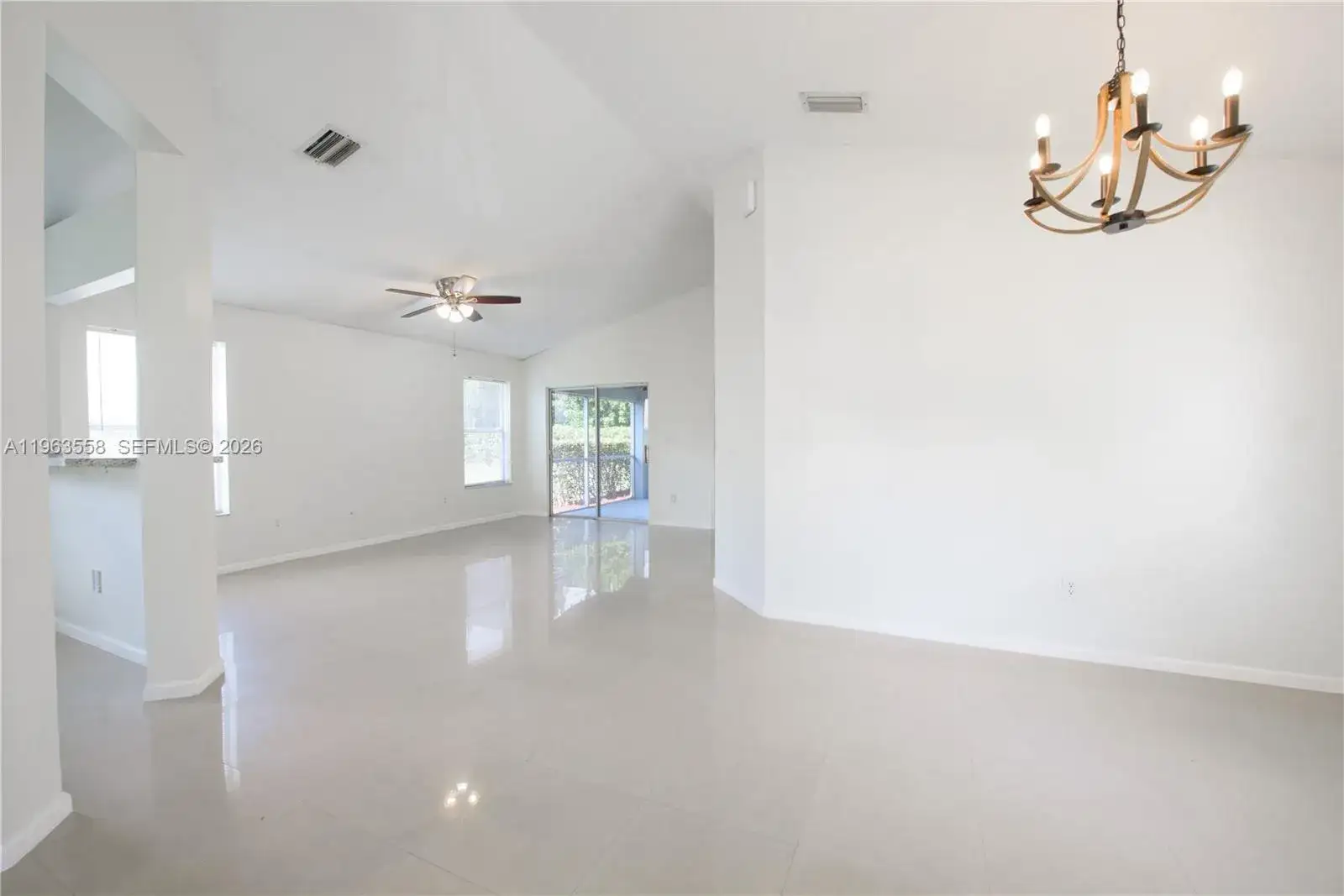 452 SE 20th Dr, Homestead FL 33033 photo 2