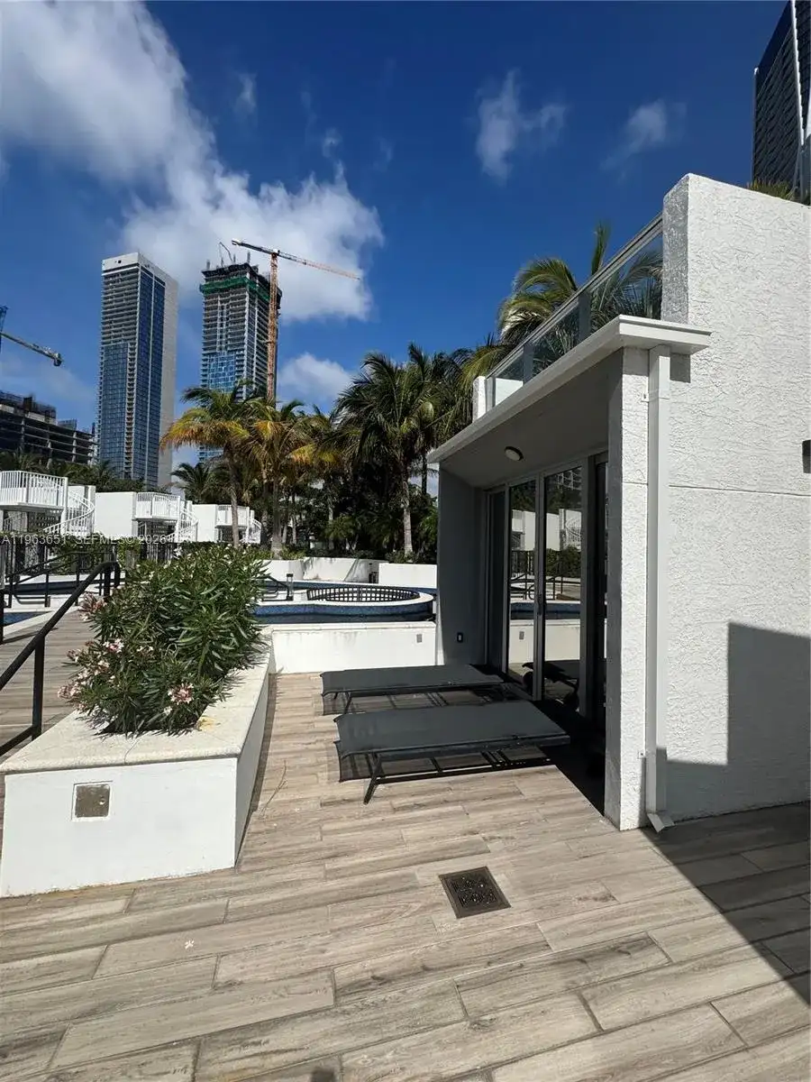 851 NE 1st ave # 1, Miami FL 33132 photo 3