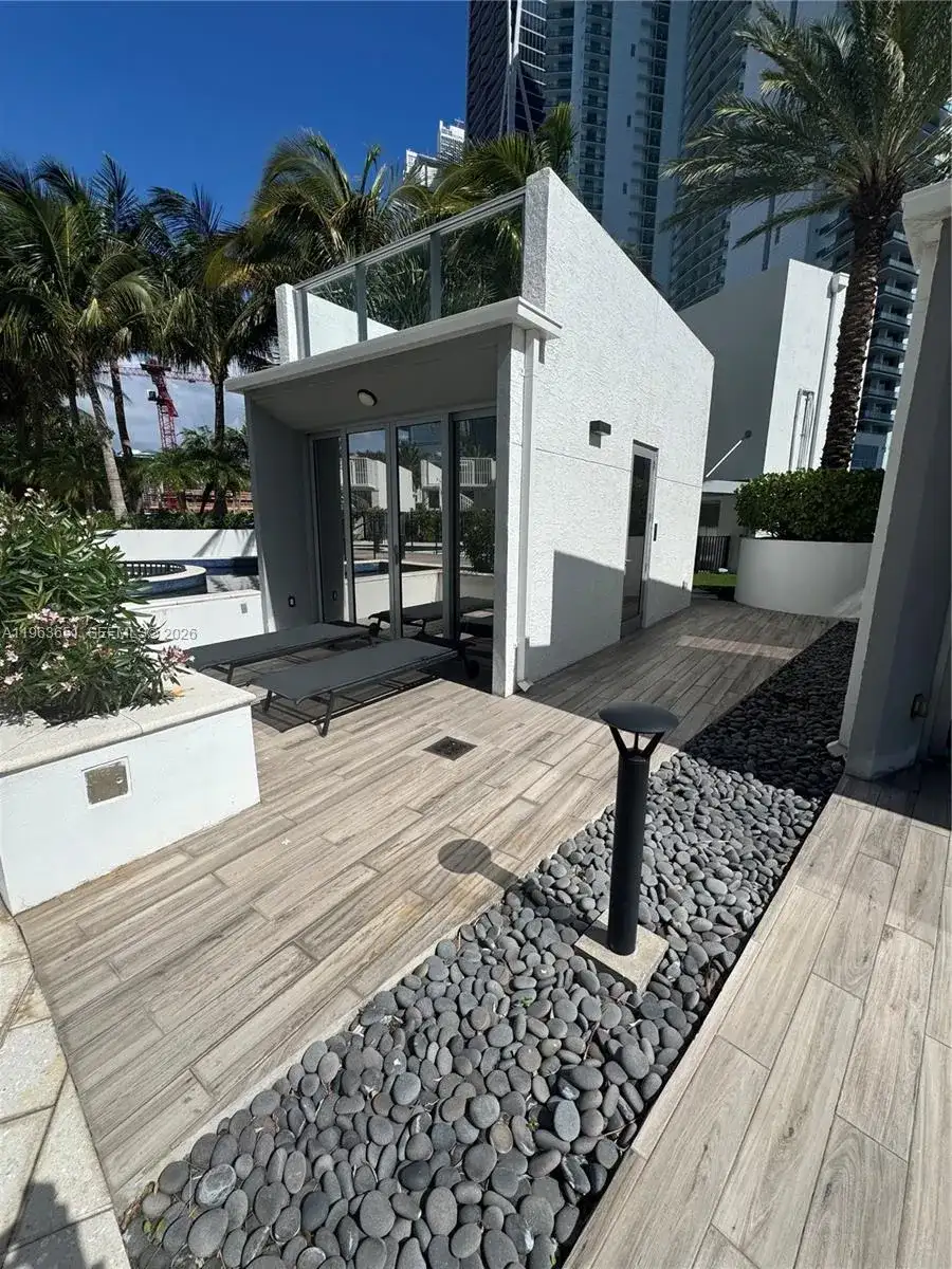 851 NE 1st ave # 1, Miami FL 33132 photo 4