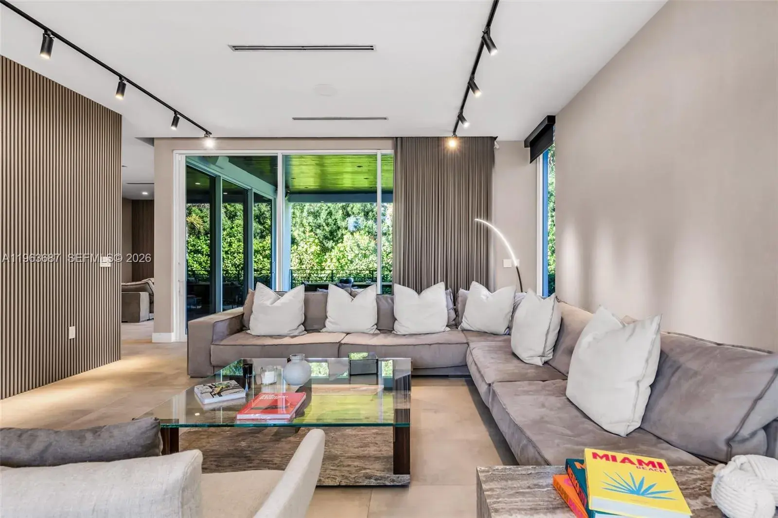 285 W Mashta Dr, Key Biscayne FL 33149