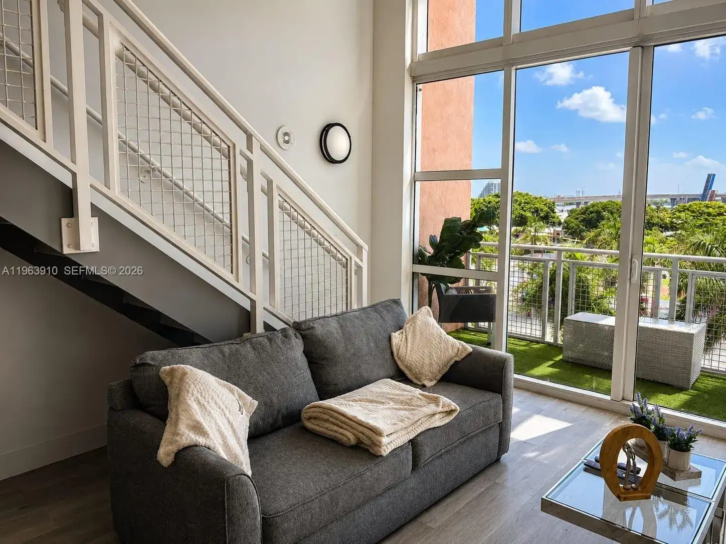 253 NE 2nd St # 433, Miami FL 33132 photo 2