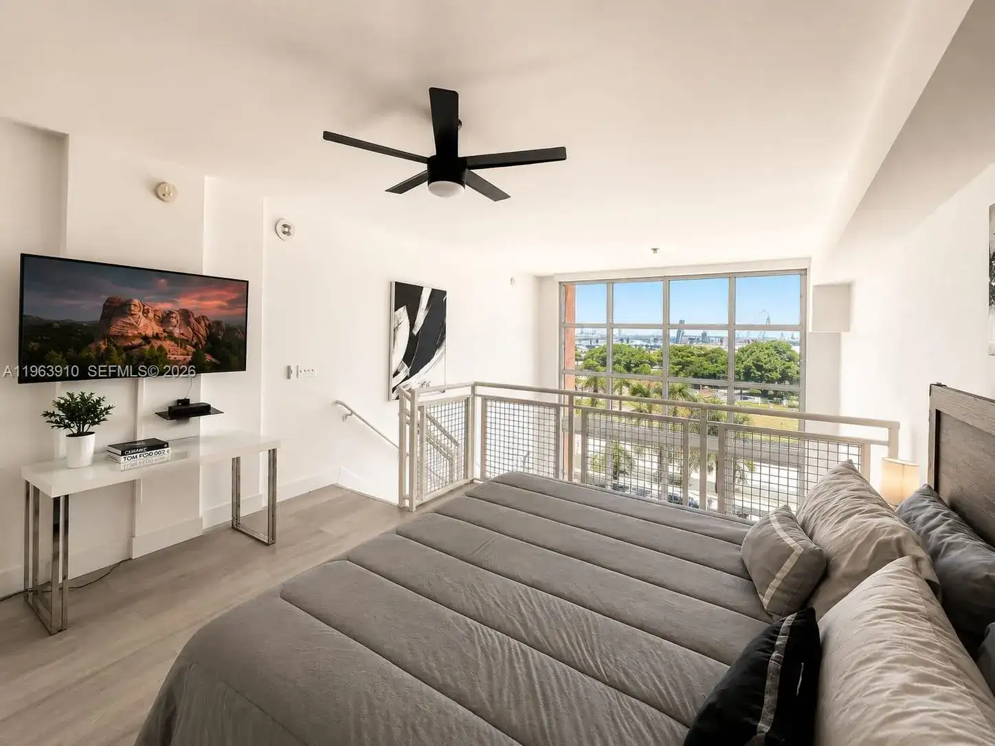 253 NE 2nd St # 433, Miami FL 33132 photo 4