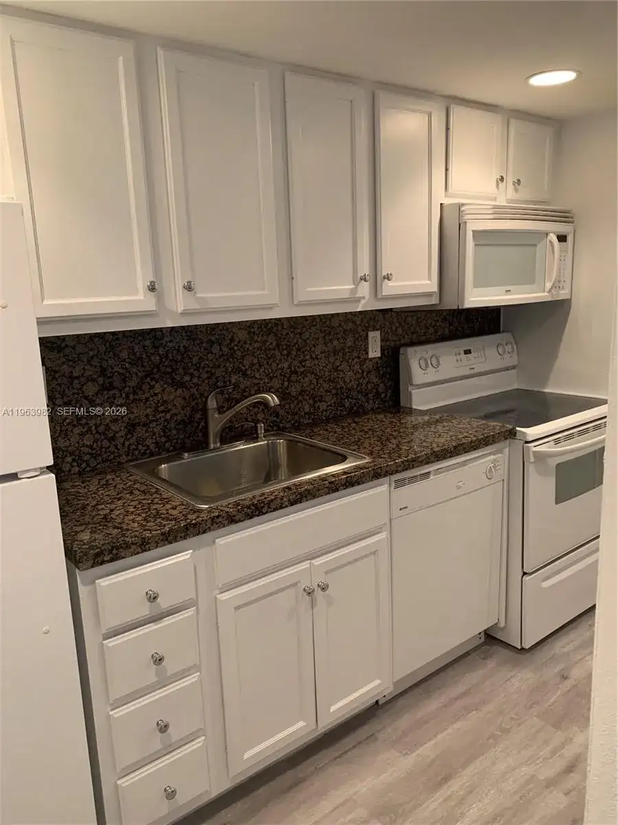 290 Sunrise Dr # 304, Key Biscayne FL 33149 photo 2
