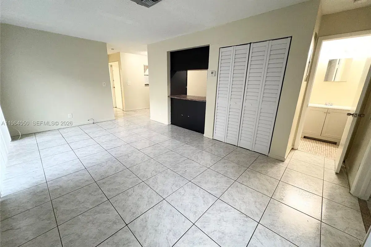 813 SW 10th St # B, Hallandale Beach FL 33009