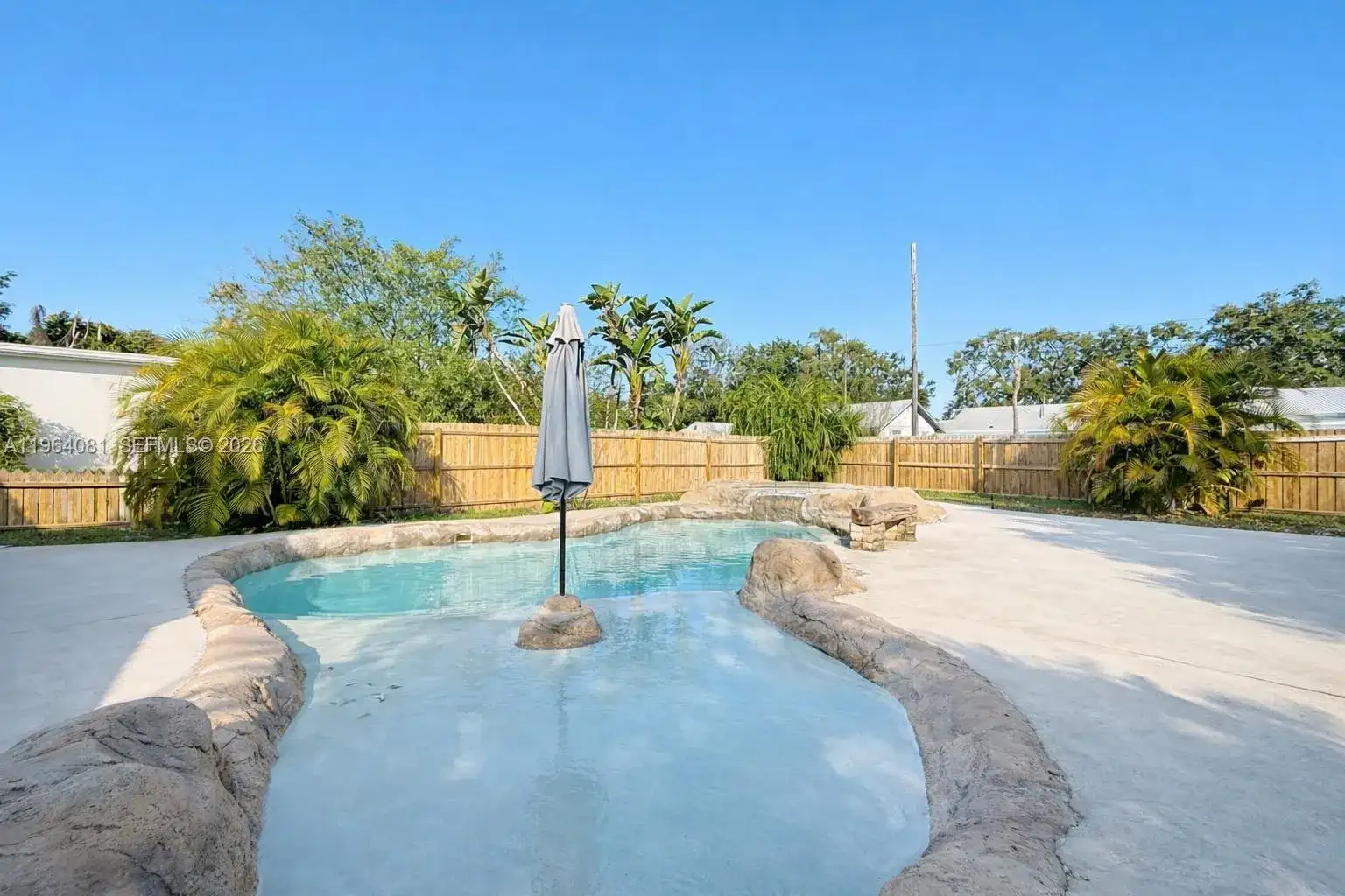 5613 N 19th Ave S, Other City - In The State Of Florida FL 33707 photo 4