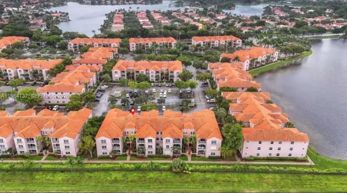 6440 NW 114th Ave # 424, Doral FL 33178 photo 2