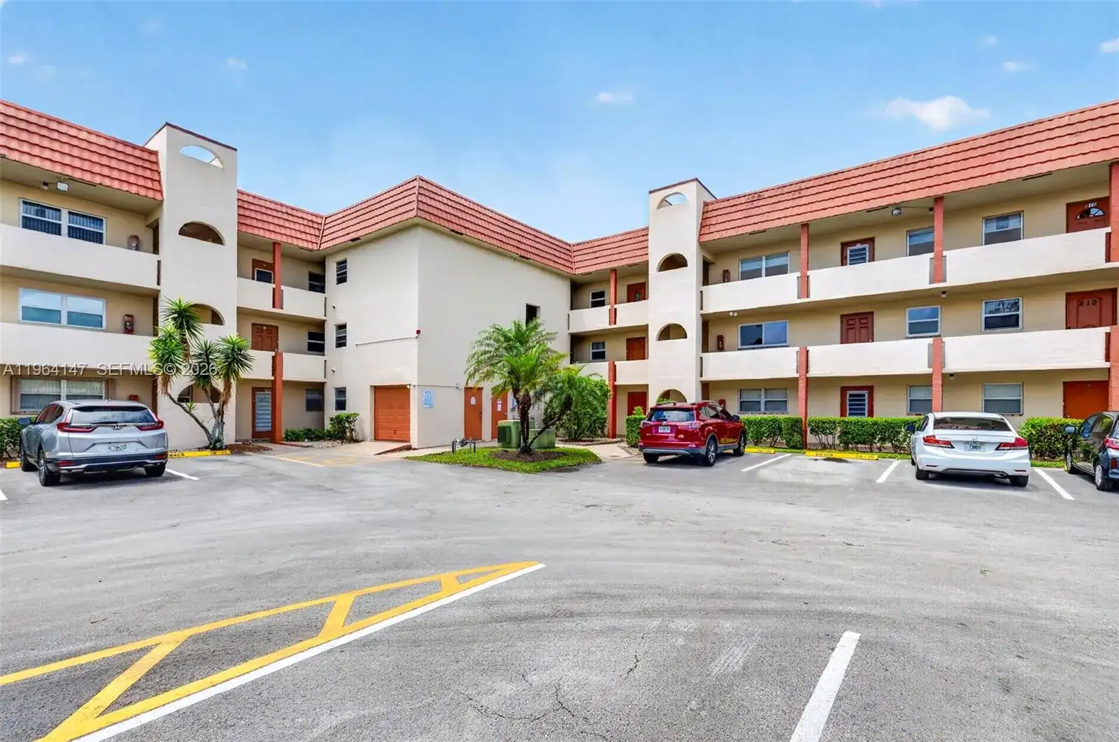 8040 N Sunrise Lakes Dr # 108, Sunrise FL 33322 photo 2