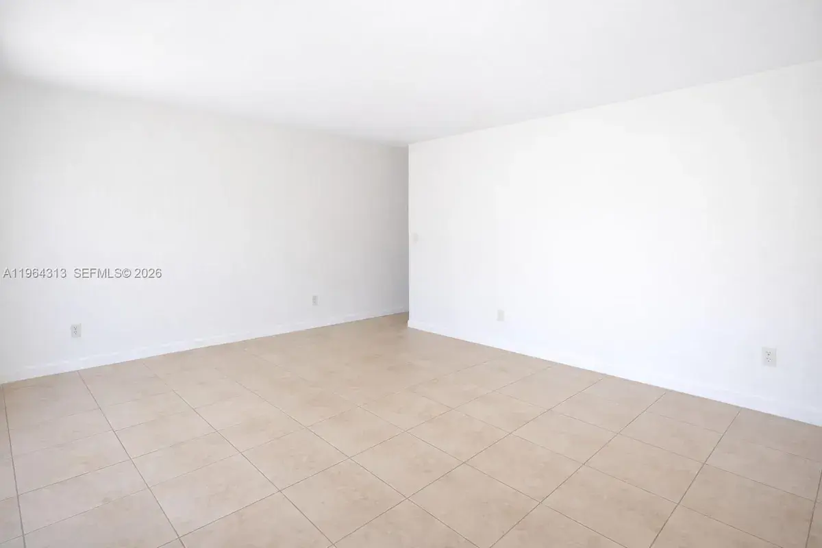 932 Moffett St # 4, Hallandale Beach FL 33009