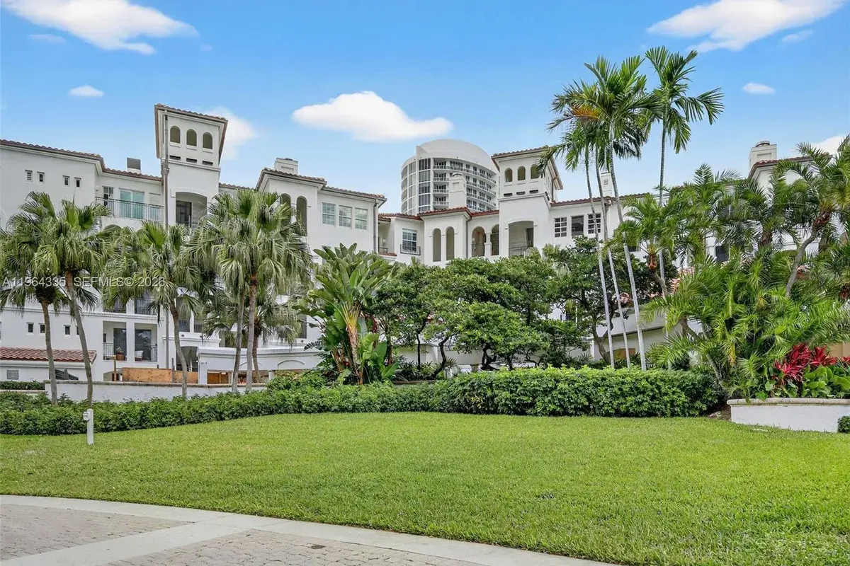 3500 ISLAND BL # 201, Aventura FL 33160
