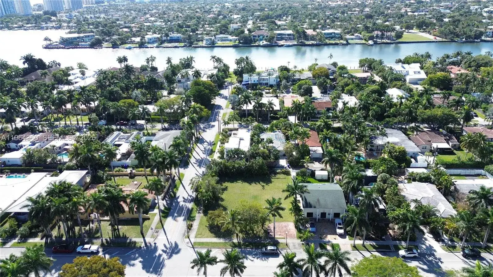 1000 Harrison St, Hollywood FL 33019 photo 3