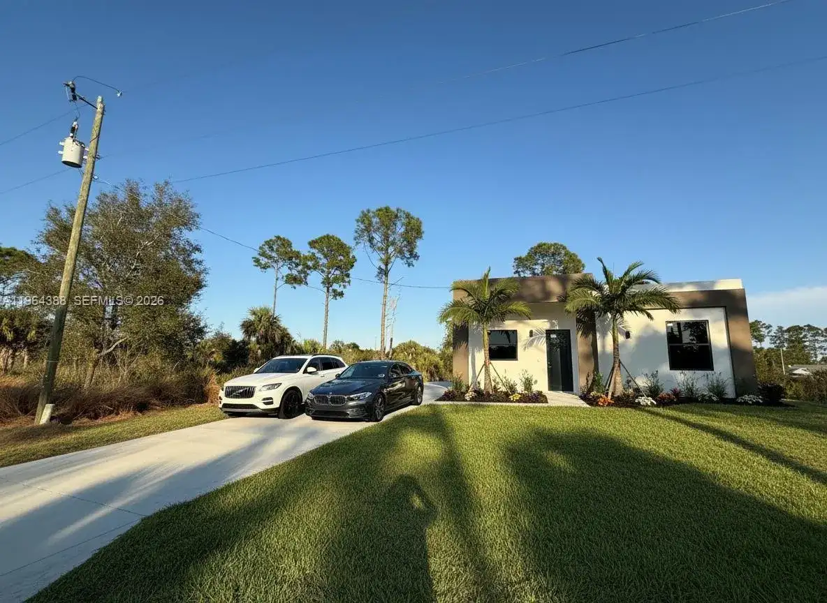 133 Nacelle ave, Lehigh Acres FL 33974 photo 2