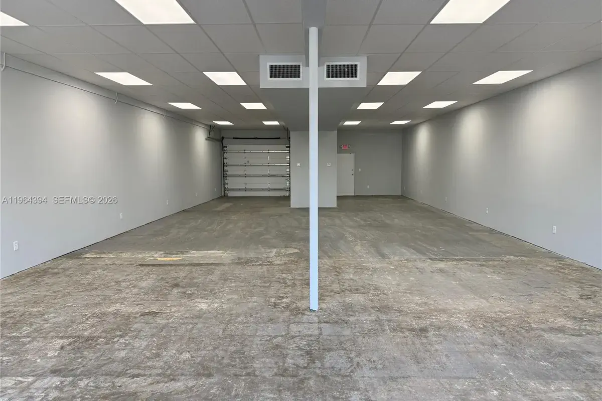 1040 E Oakland Park Blvd, Oakland Park FL 33334