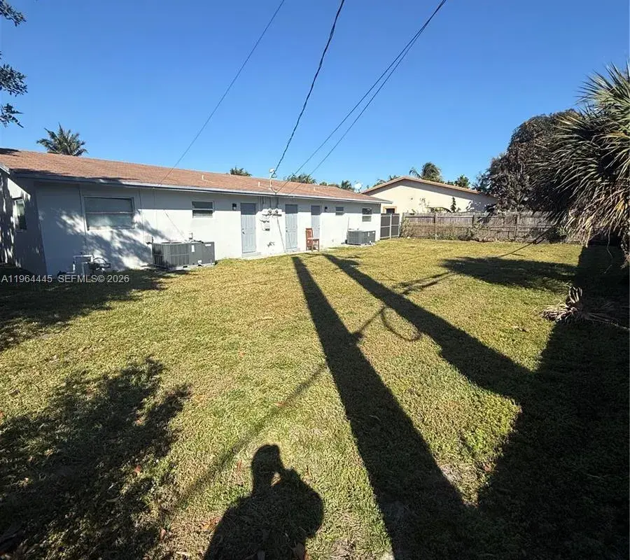 310 NE 38th St, Deerfield Beach FL 33064