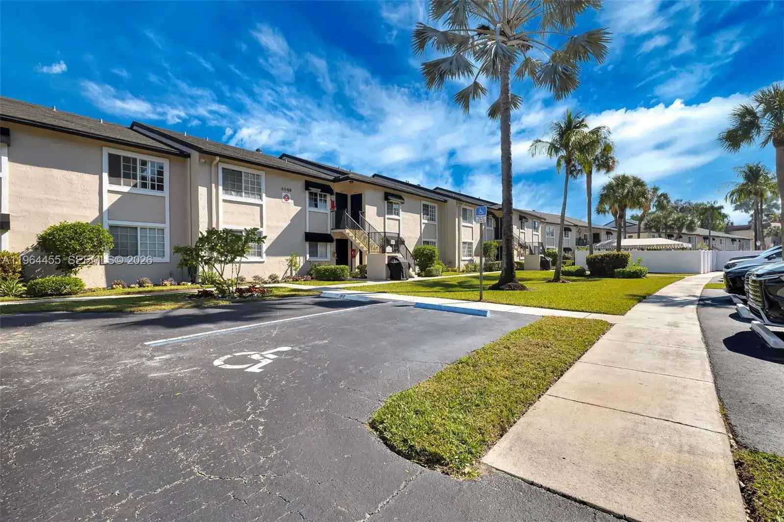 4040 Crystal Lake Dr # 105, Deerfield Beach FL 33064 photo 2
