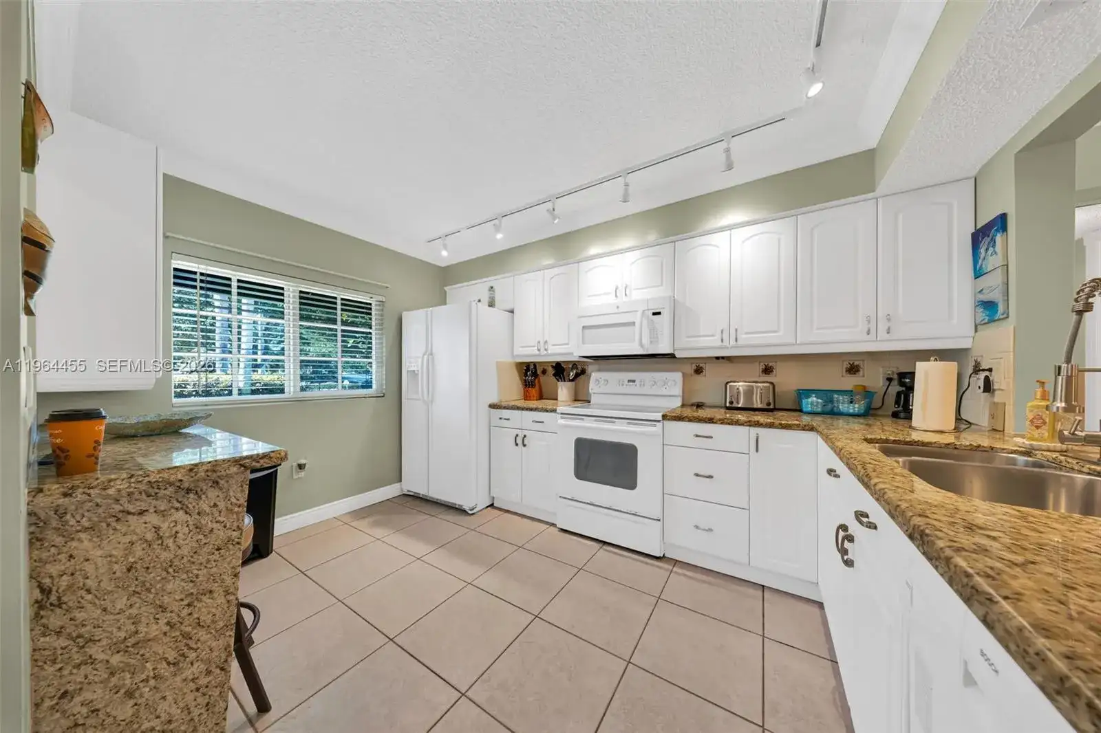 4040 Crystal Lake Dr # 105, Deerfield Beach FL 33064 photo 5