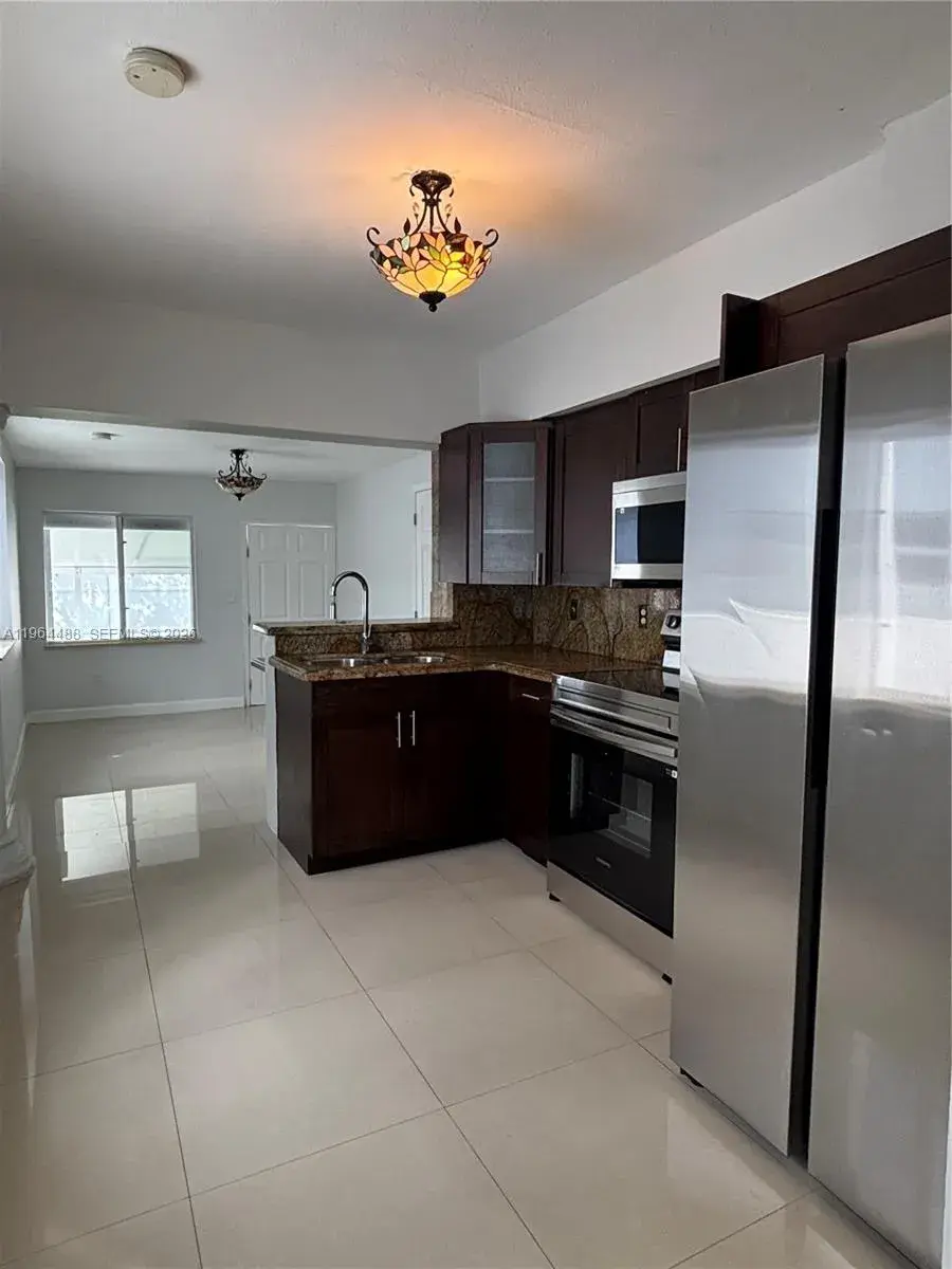 6823 SW 25th St, Miami FL 33155