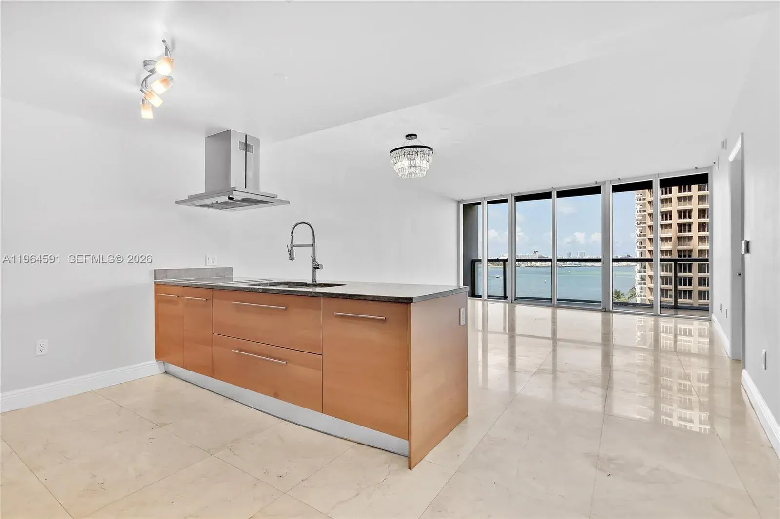 1 bedroom 1 bath Residential for sale at 465 Brickell Ave # 917, Miami FL 33131