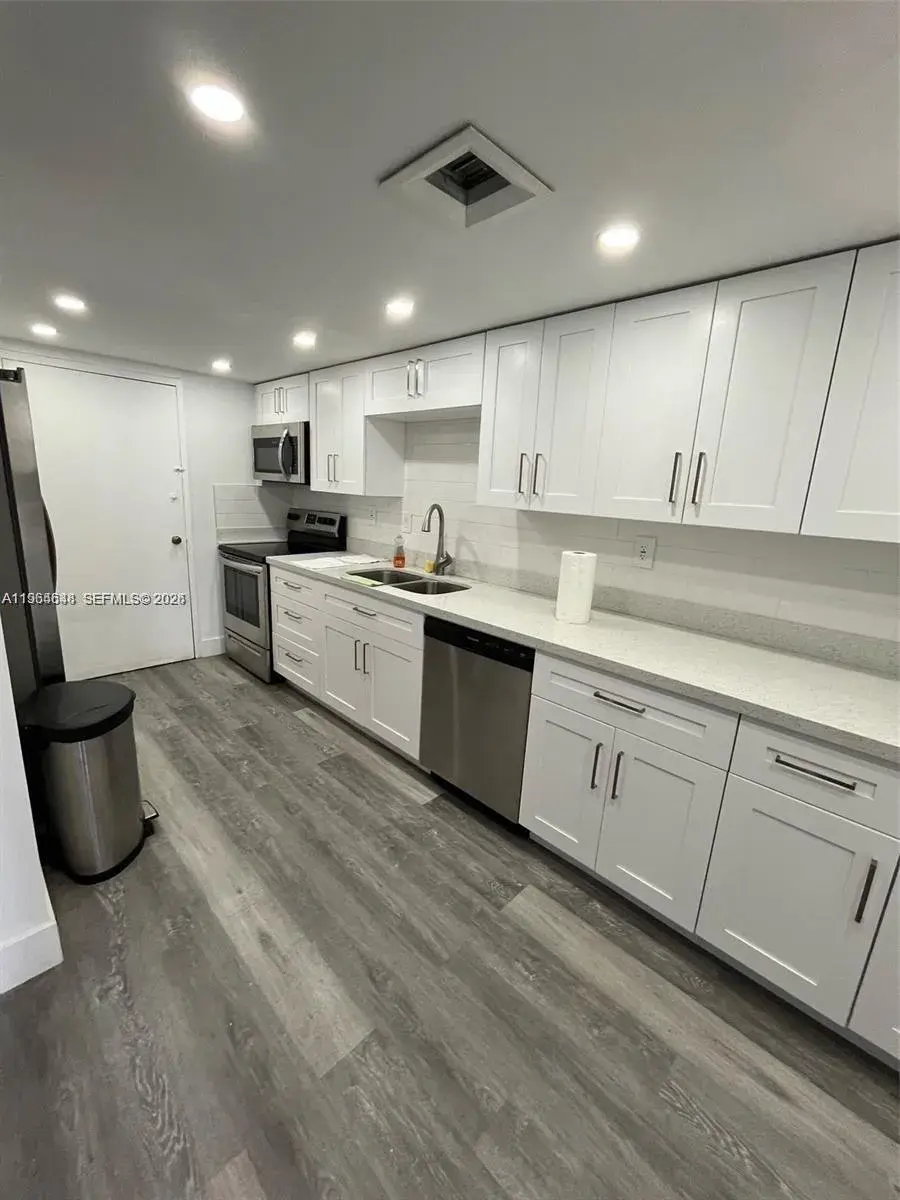 18071 BISCAYNE BLVD # 1702, Aventura FL 33160