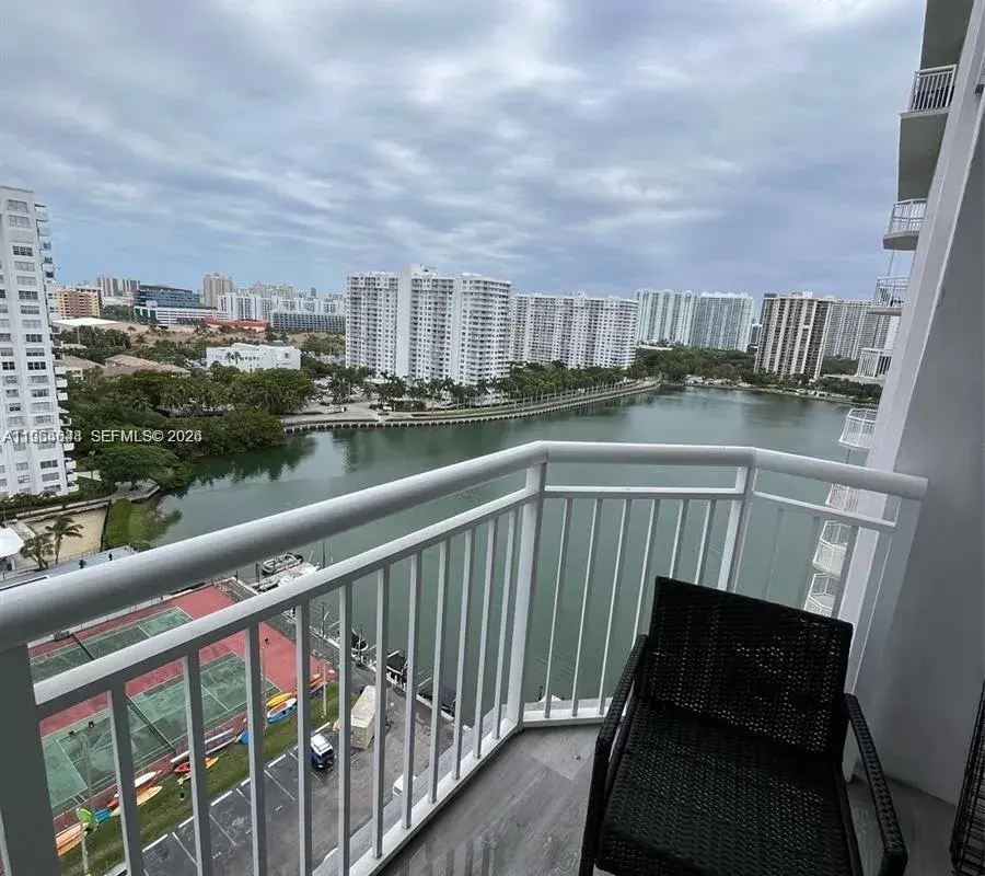 18071 BISCAYNE BLVD # 1702, Aventura FL 33160