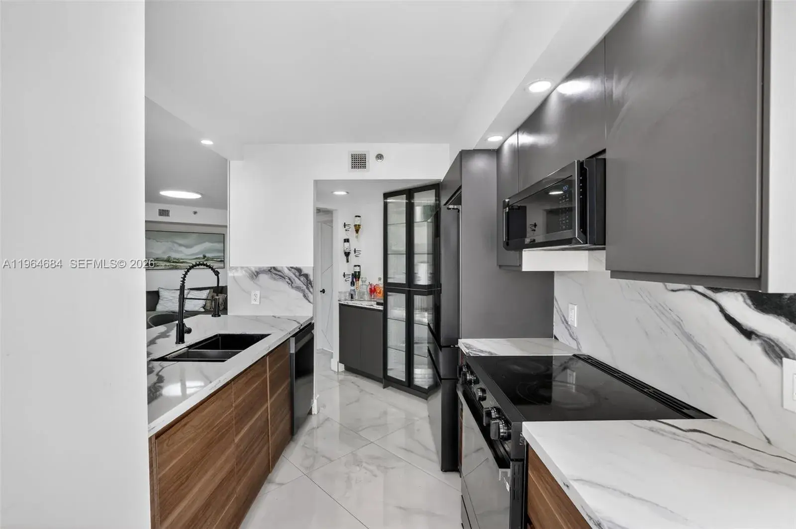 1000 Island Blvd-RENOVATED # 1710, Aventura FL 33160