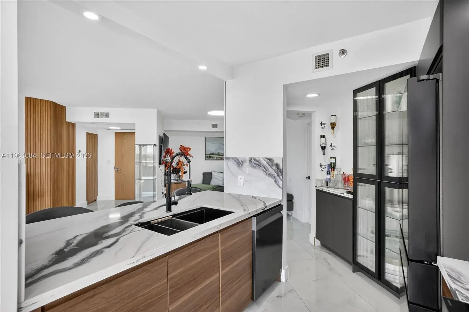 1000 Island Blvd-RENOVATED # 1710, Aventura FL 33160