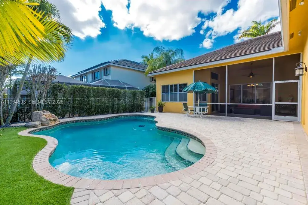 1306 Crossbill Ct, Weston FL 33327