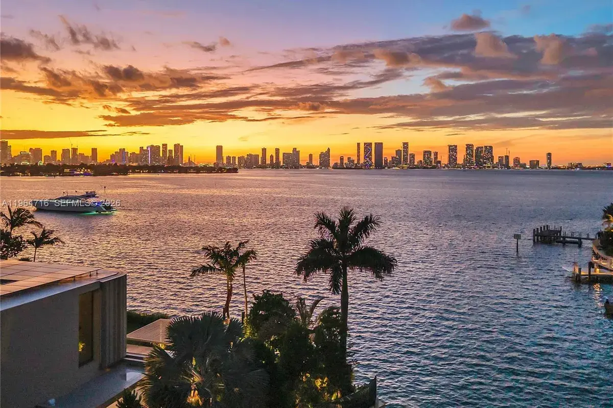 1649 W 22nd St, Miami Beach FL 33140